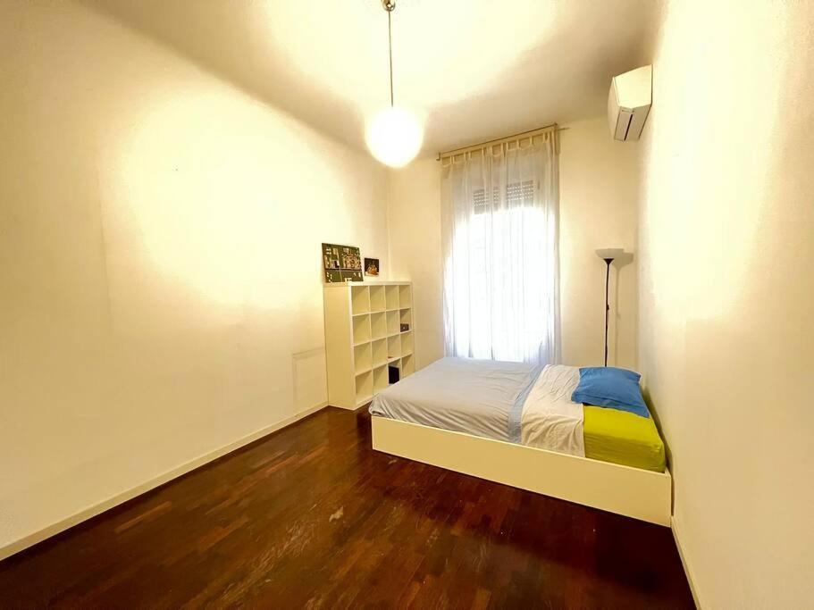 Modern Pretty Apartment Near Isola Zone Милано Екстериор снимка